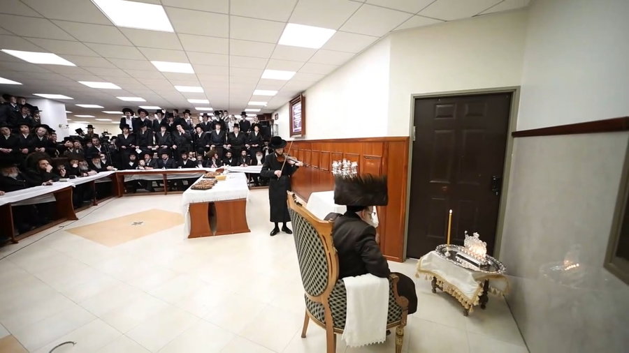חנוכה בחצה"ק קרעטשניף קרית גת