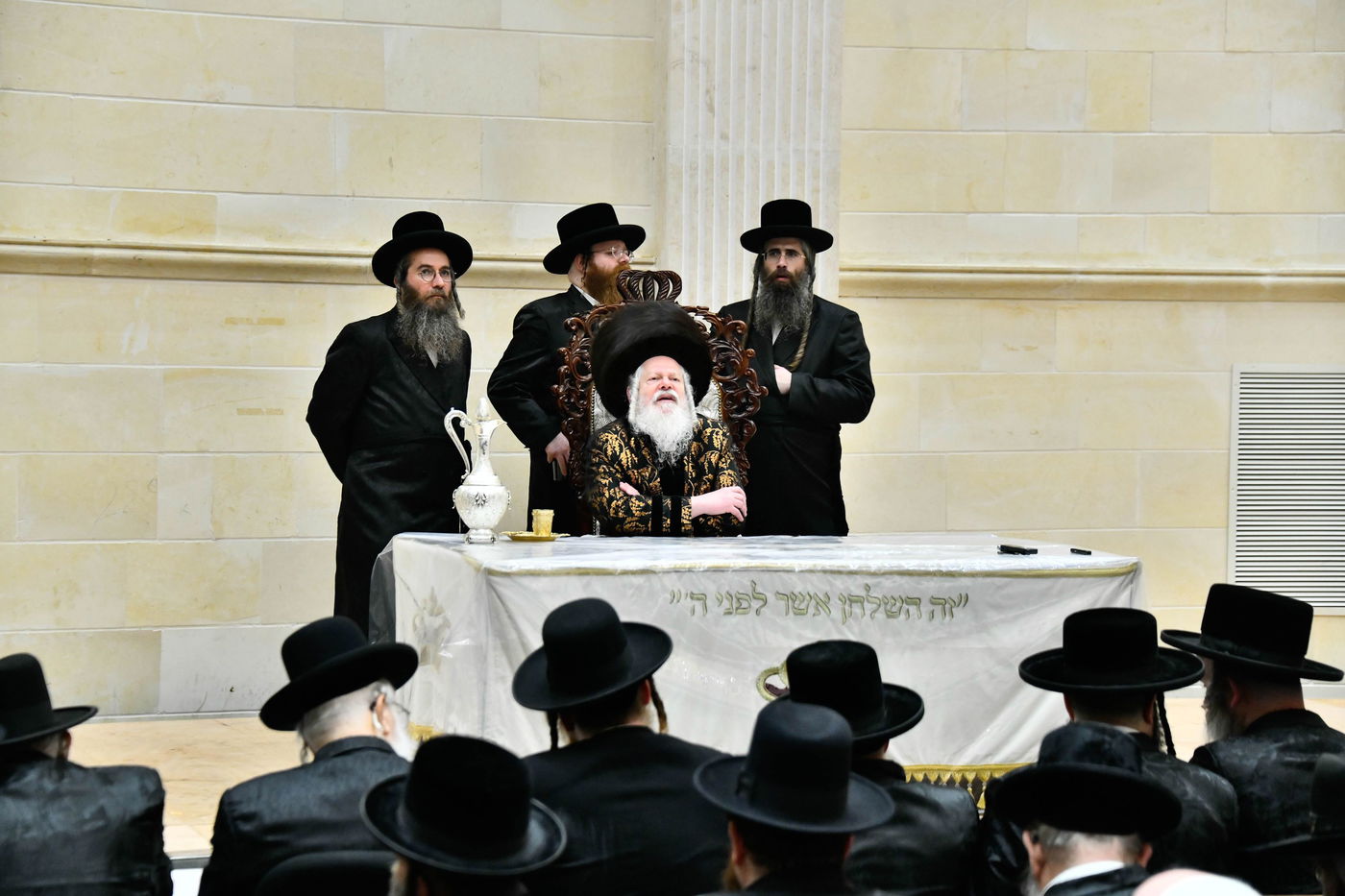 טיש זאת חנוכה בפרמישלן