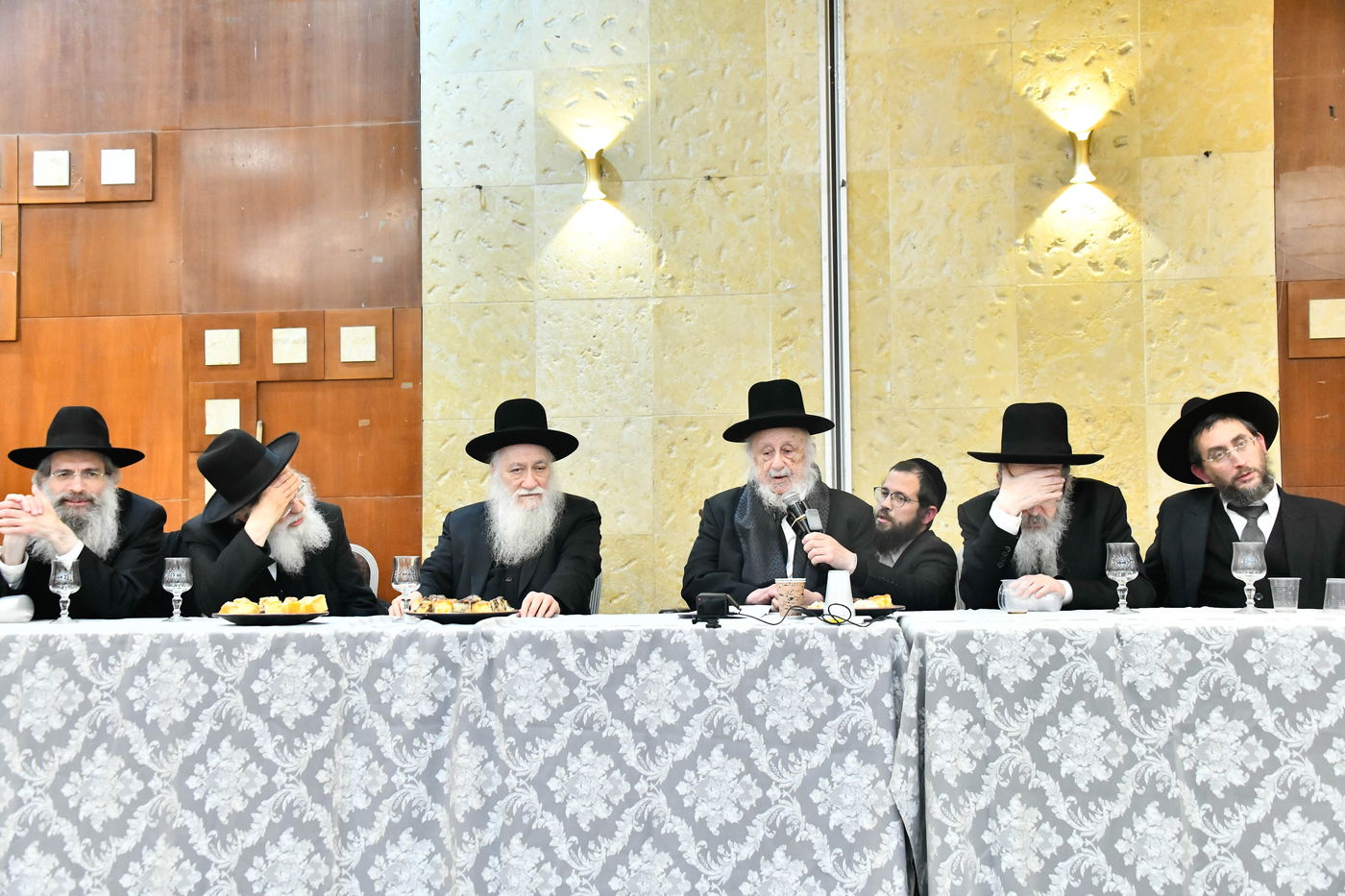 מסיבת חנוכה בישיבת פוניבז'