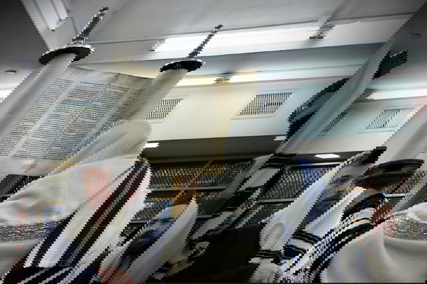 הגאון הרב בערל לאזער בחצה"ק מכנובקא בעלזא