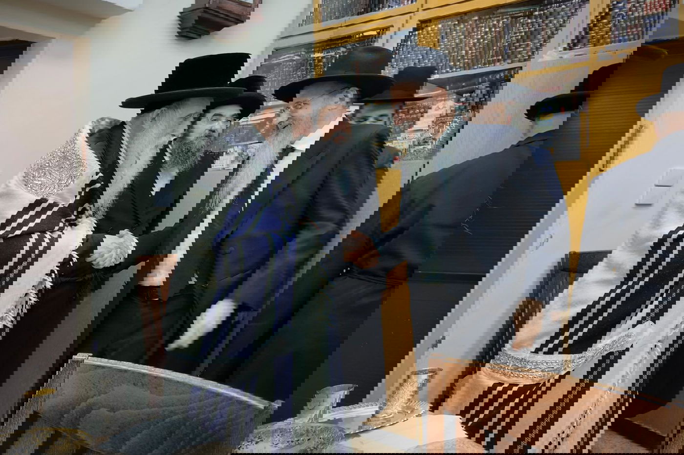 הגאון הרב בערל לאזער בחצה"ק מכנובקא בעלזא