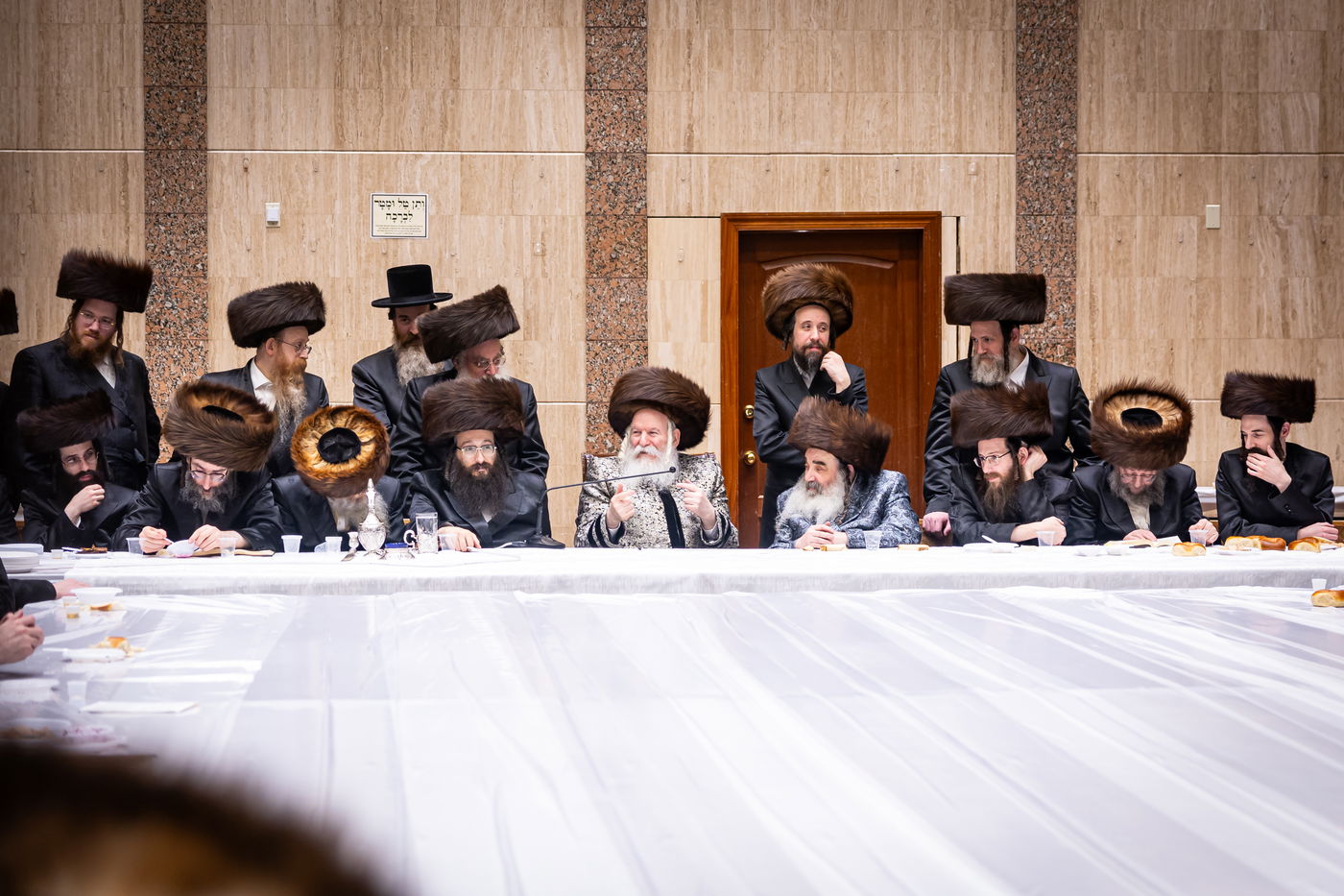 חנוכה בחצה"ק באבוב