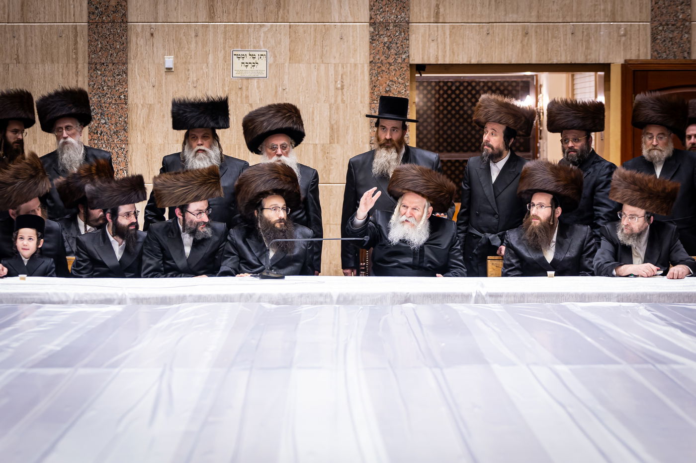 חנוכה בחצה"ק באבוב