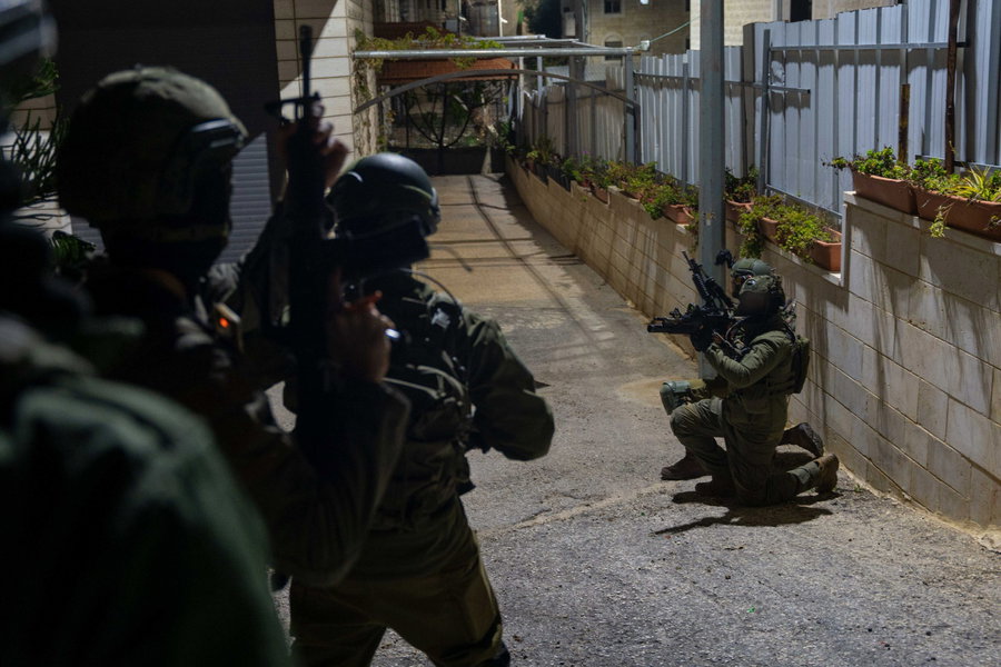 תיעוד מהכפר העוין: הכוחות עצרו רכב - זה מה שהם גילו