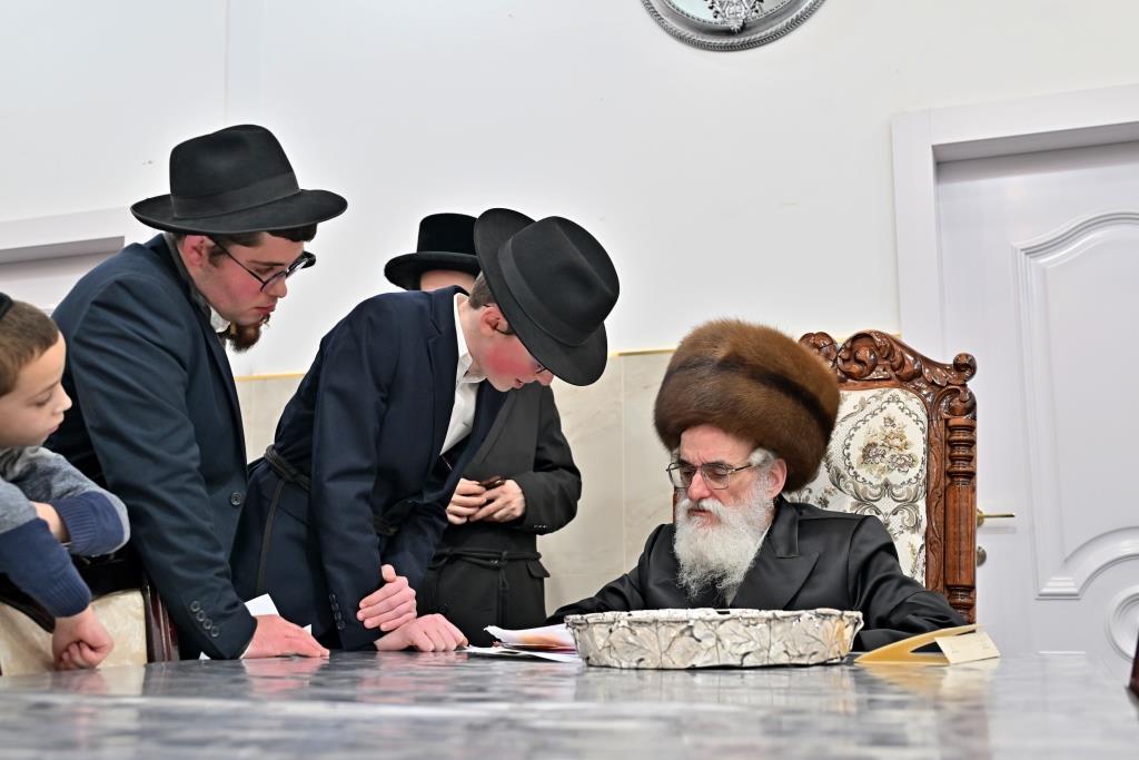 חנוכה בחצה"ק ויזניץ