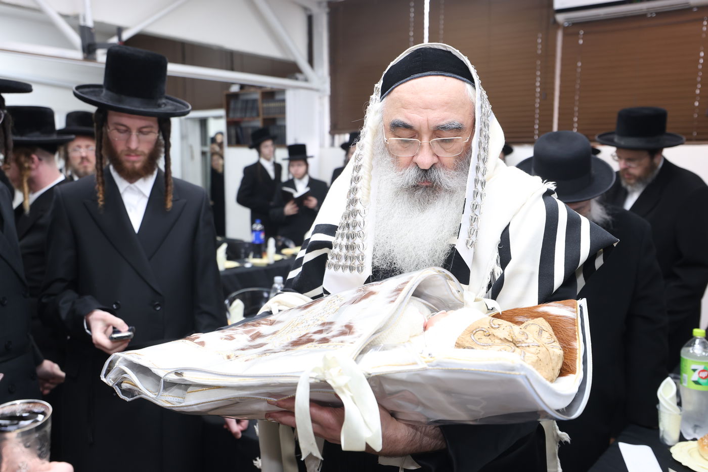 שמחת הברית בחצה"ק וואסלוי - זוטשקא ירושלים