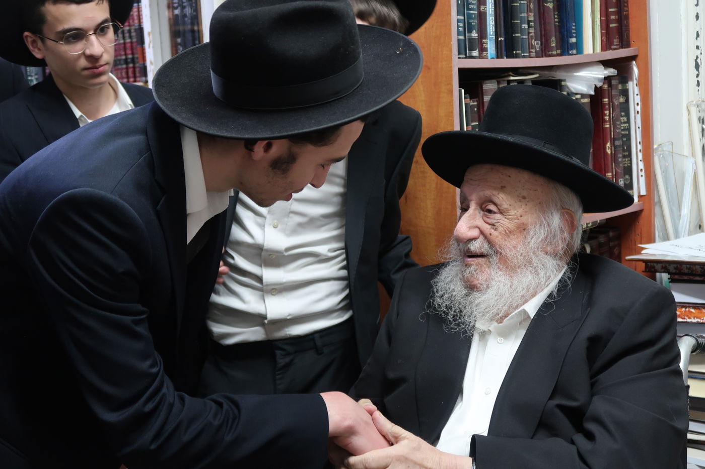 זאת חנוכה במחיצת הגרב"ד פוברסקי