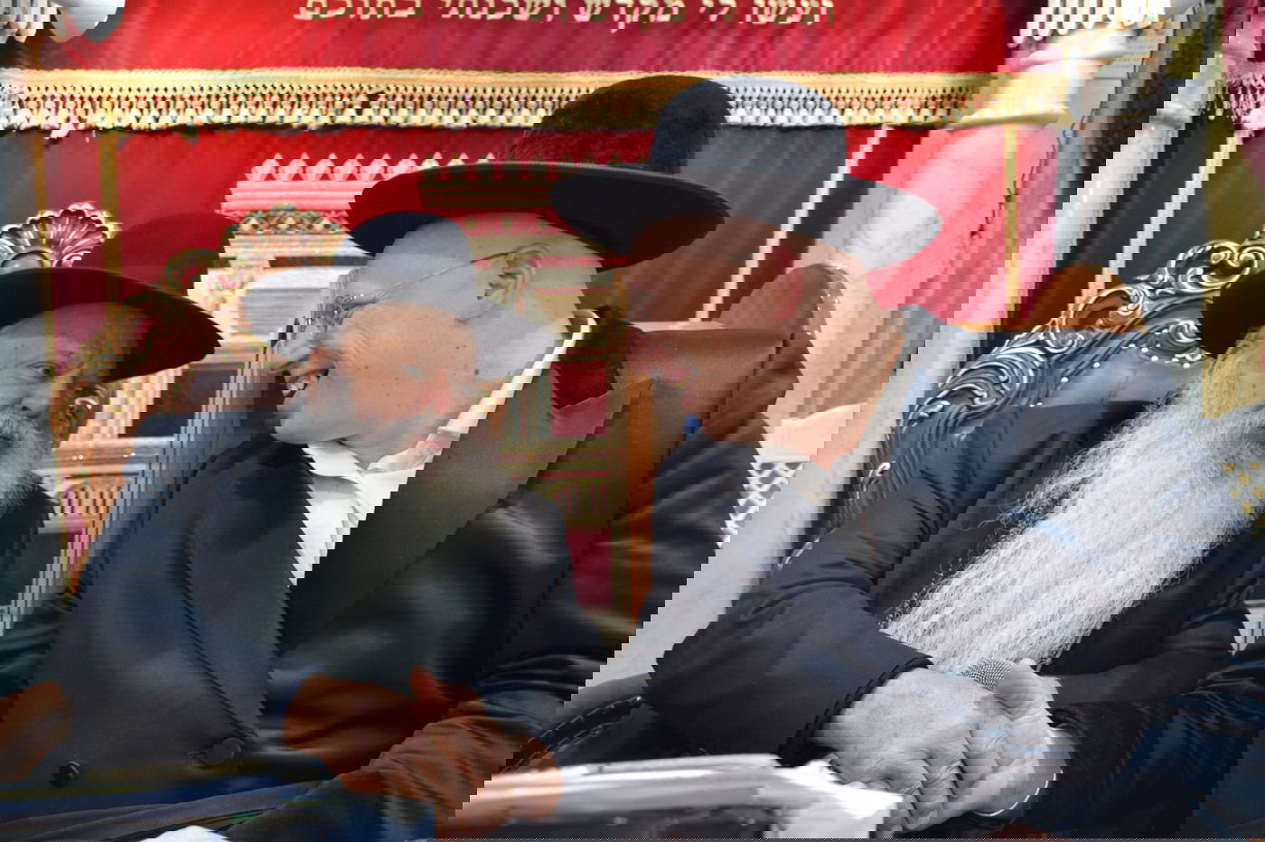 זאת חנוכה אצל הגאון רבי דניאל זר