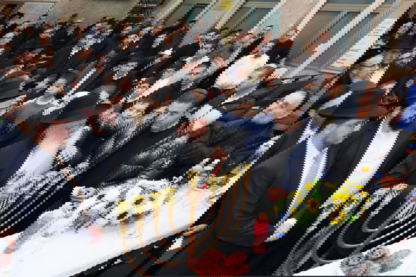 זאת חנוכה אצל הגאון רבי דניאל זר