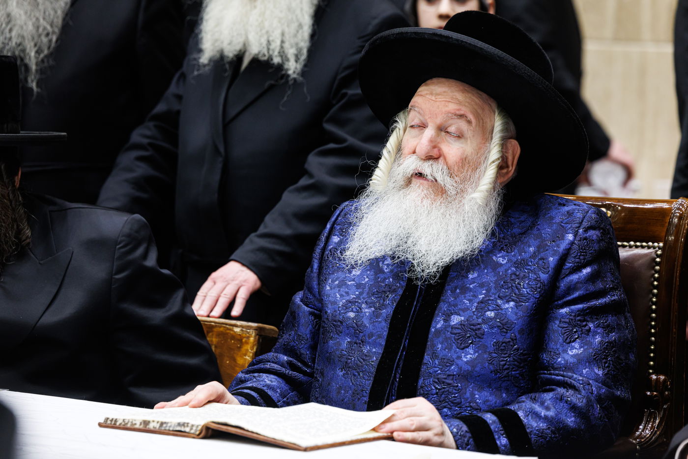 זאת חנוכה בחצה"ק באבוב