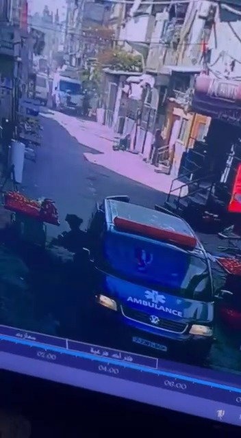 פריקת הכוחות המסוערבים מהאמבולנס במחנה הפליטים בשכם