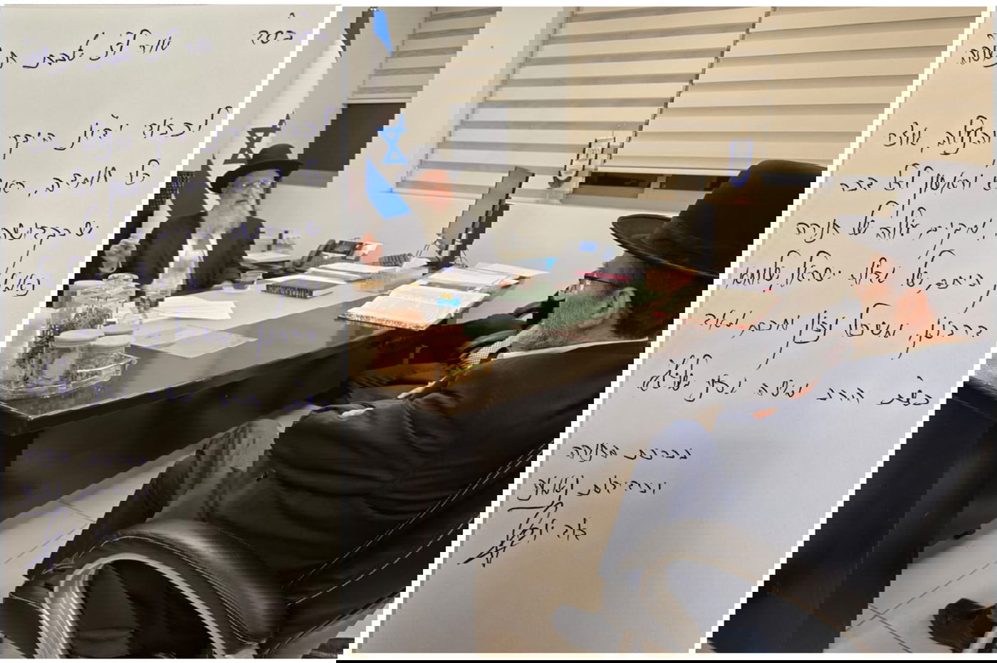 גפני במעונו של הראש"ל וההקדשה