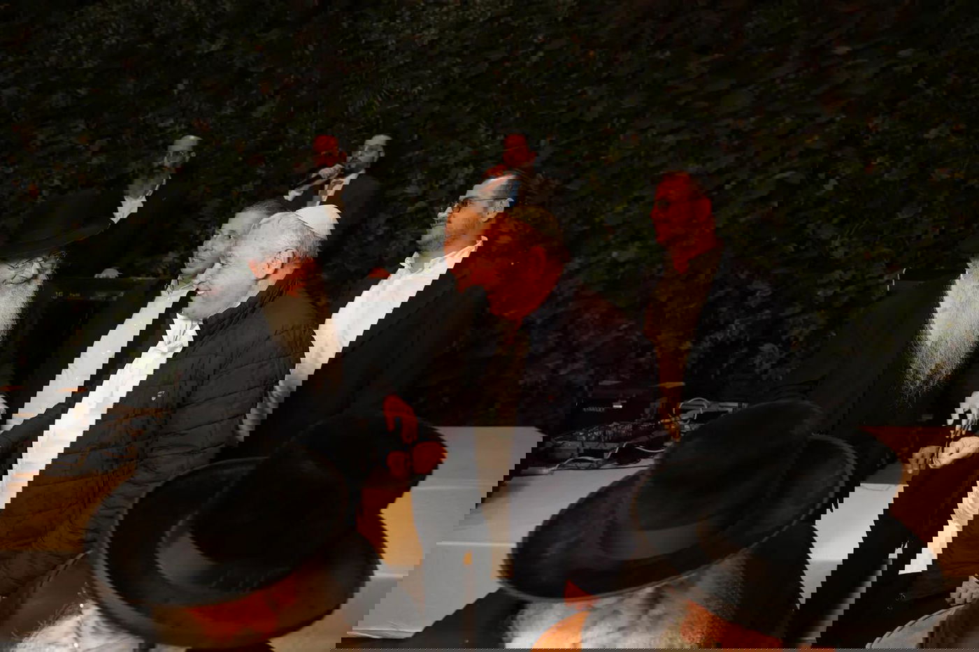 רבנים ואישי ציבור במעמד הכנסת ספר תורה לזכרו של השר דוד לוי ז"ל