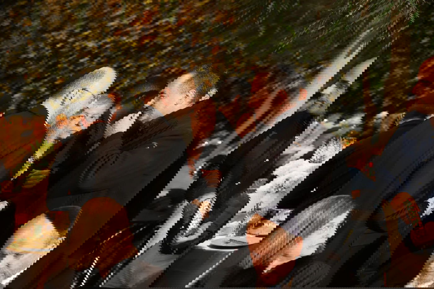 רבנים ואישי ציבור במעמד הכנסת ספר תורה לזכרו של השר דוד לוי ז"ל