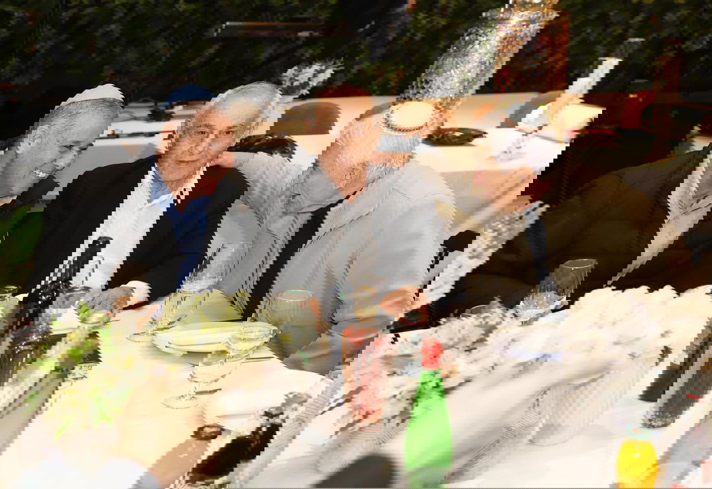 רבנים ואישי ציבור במעמד הכנסת ספר תורה לזכרו של השר דוד לוי ז"ל