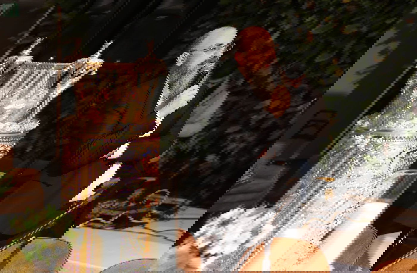 רבנים ואישי ציבור במעמד הכנסת ספר תורה לזכרו של השר דוד לוי ז"ל