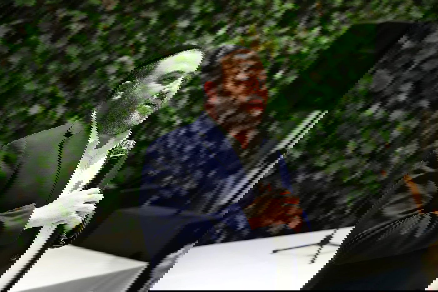 רבנים ואישי ציבור במעמד הכנסת ספר תורה לזכרו של השר דוד לוי ז"ל