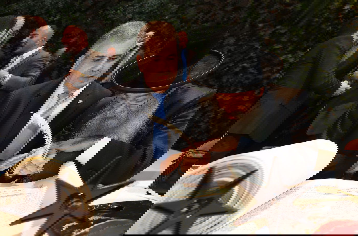 רבנים ואישי ציבור במעמד הכנסת ספר תורה לזכרו של השר דוד לוי ז"ל