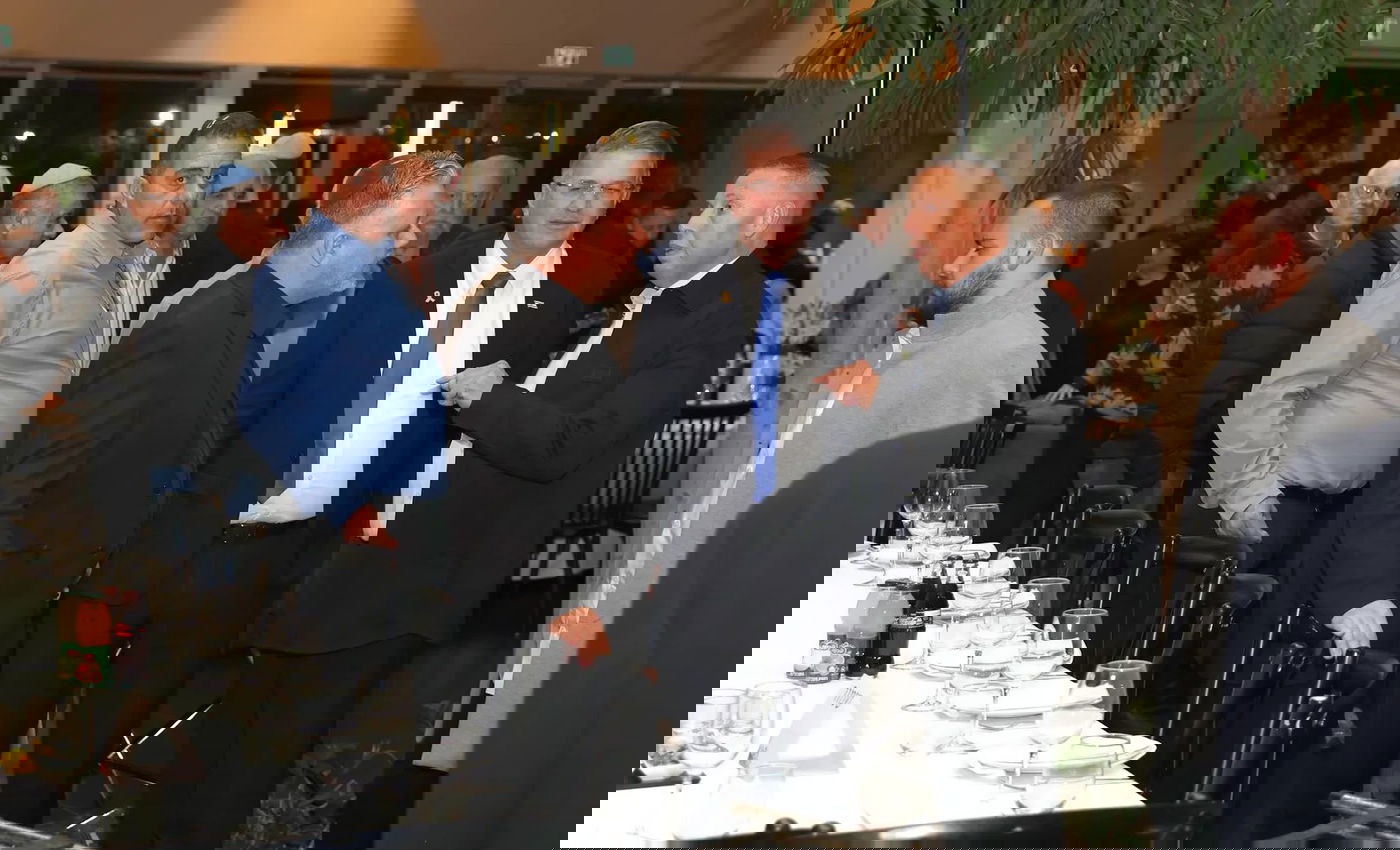 רבנים ואישי ציבור במעמד הכנסת ספר תורה לזכרו של השר דוד לוי ז"ל