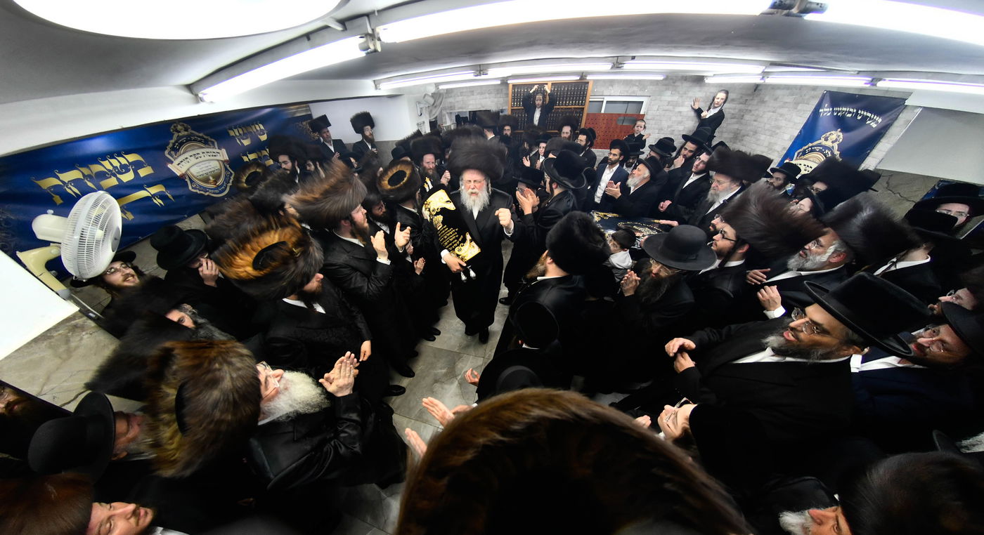 הכנסת ספר תורה לביהמ"ד ביאלה ישרי לב