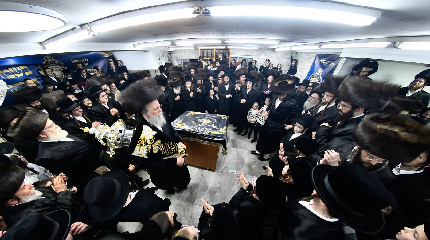 הכנסת ספר תורה לביהמ"ד ביאלה ישרי לב