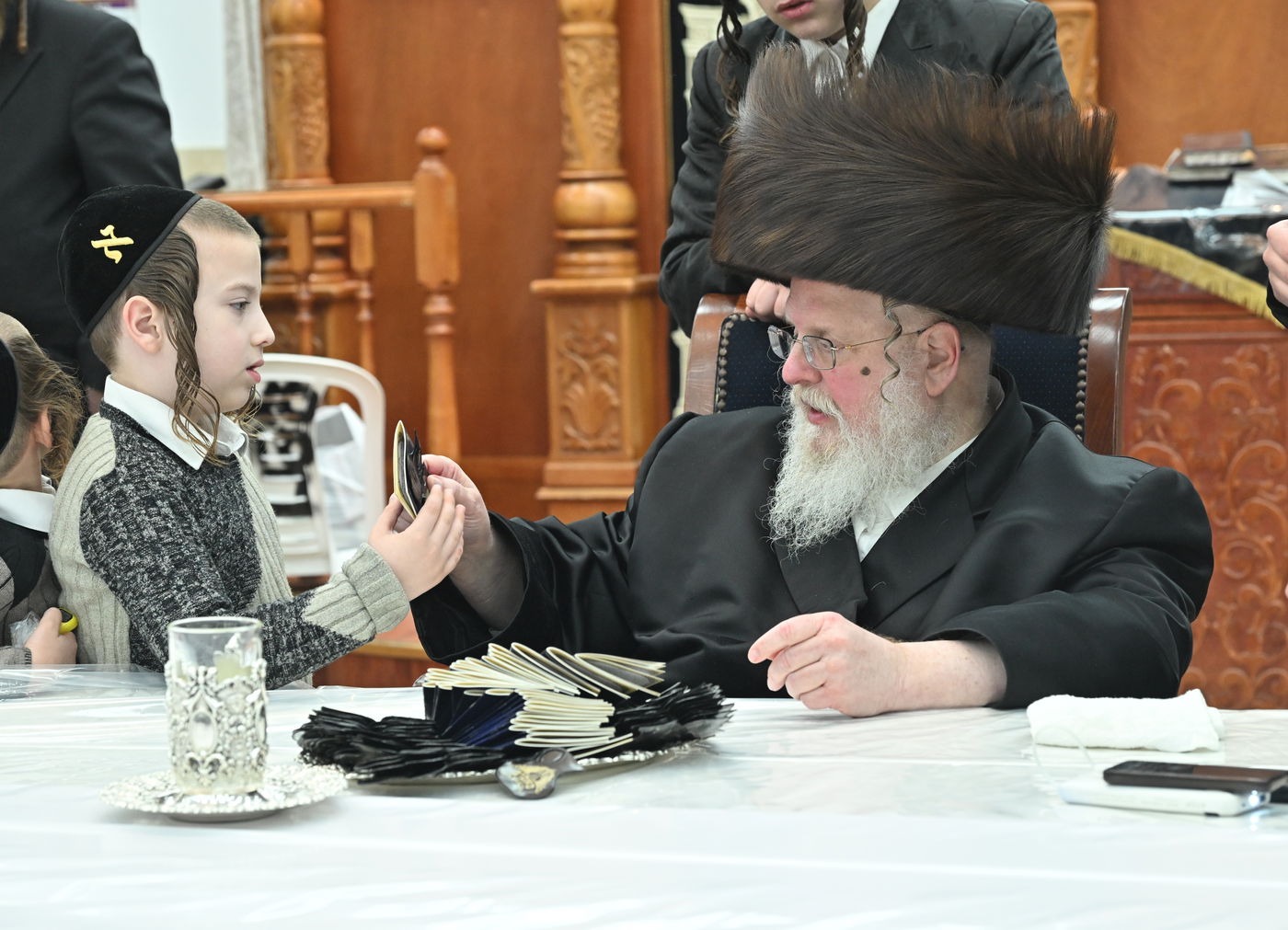 חנוכה בחצה"ק סאסוב