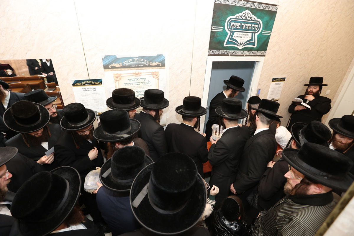 חנוכה בביהמ"ד ספינקא בית שמש