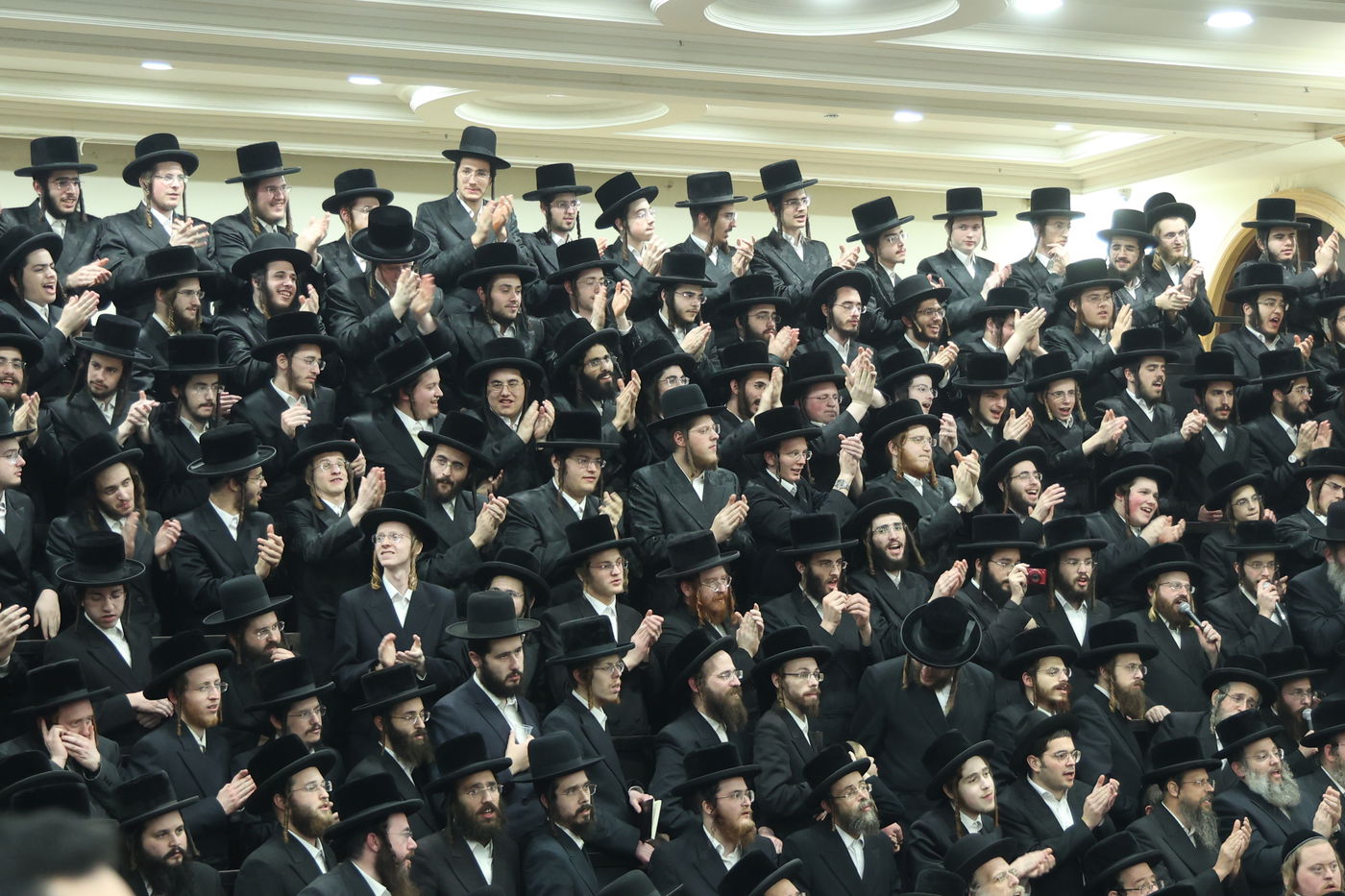 זאת חנוכה בחצה"ק ערלוי