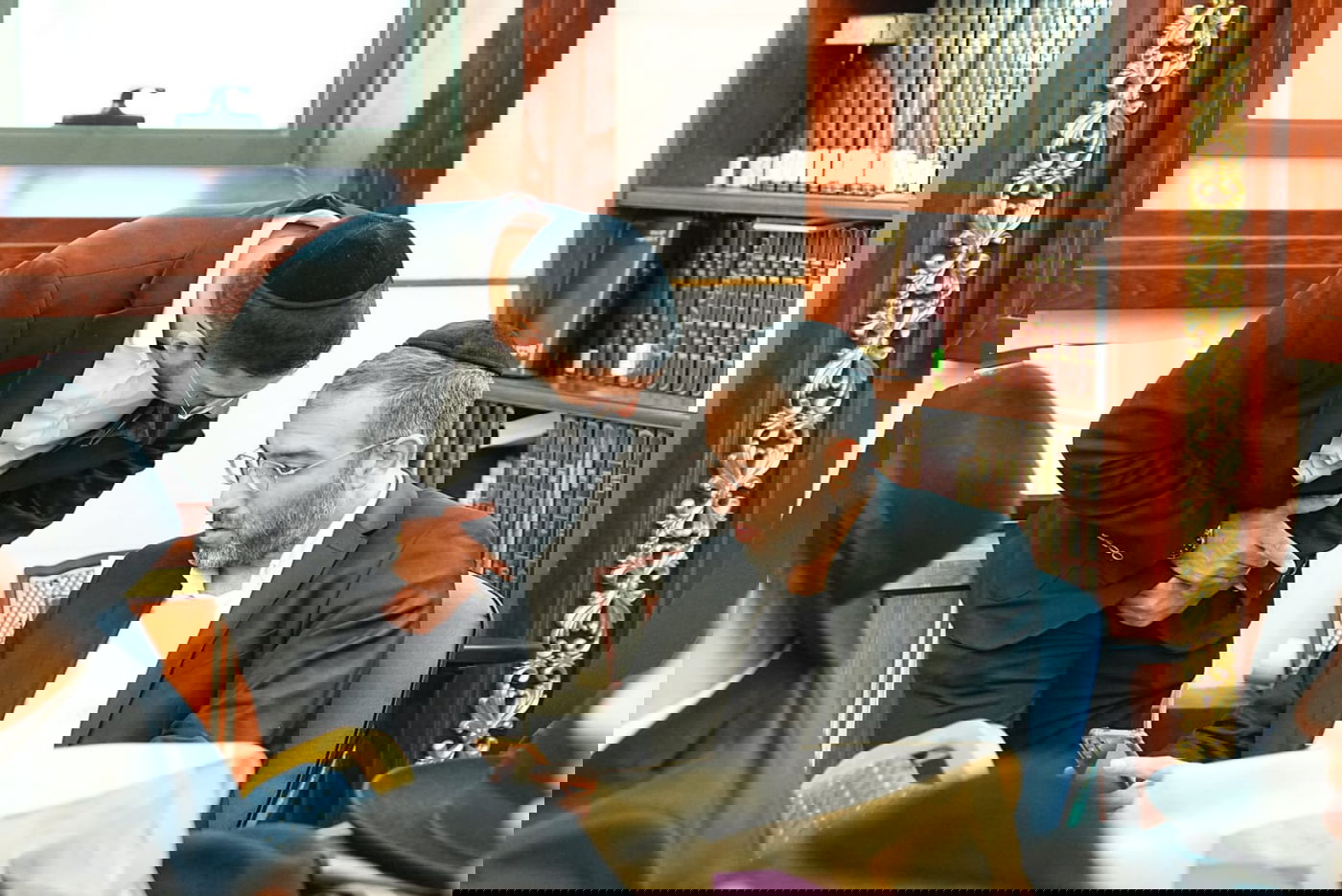 הראשל"צ הגאון רבי דוד יוסף בביקור במוסדות 'יביע אומר'