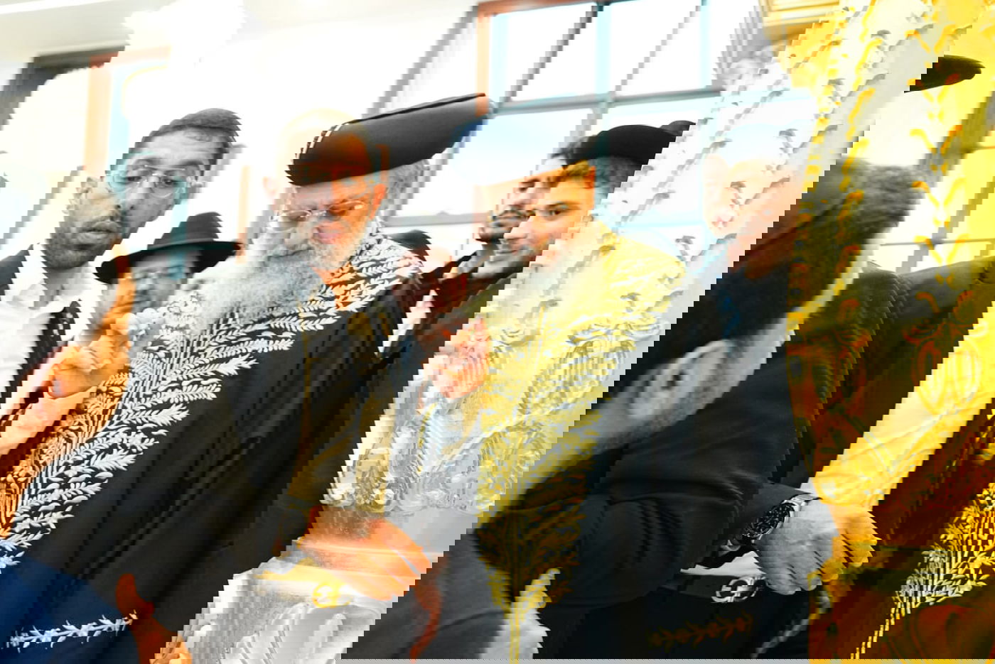 הראשל"צ הגאון רבי דוד יוסף בביקור במוסדות 'יביע אומר'