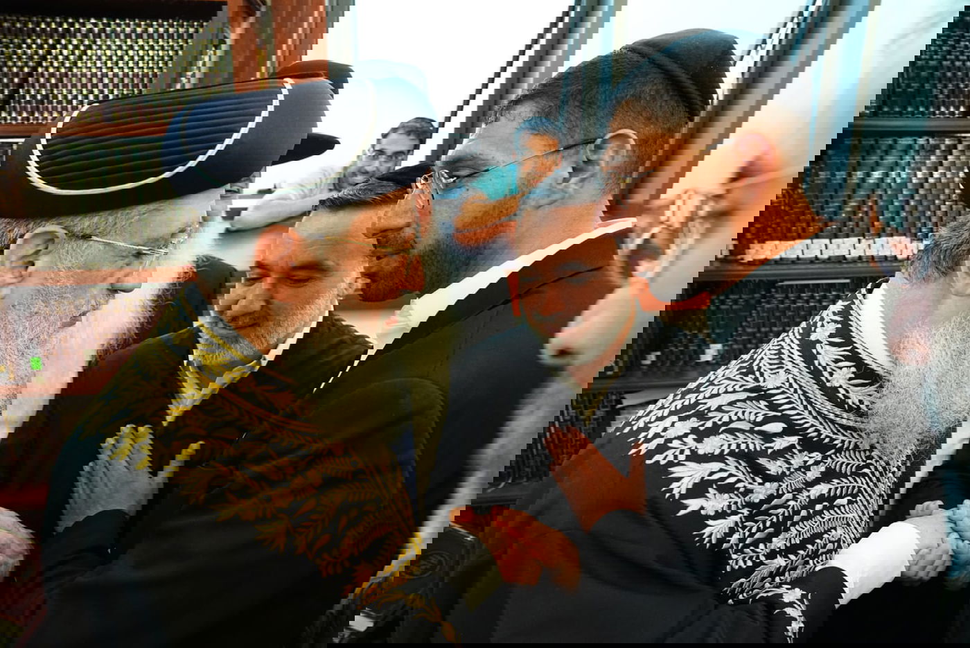 הראשל"צ הגאון רבי דוד יוסף בביקור במוסדות 'יביע אומר'