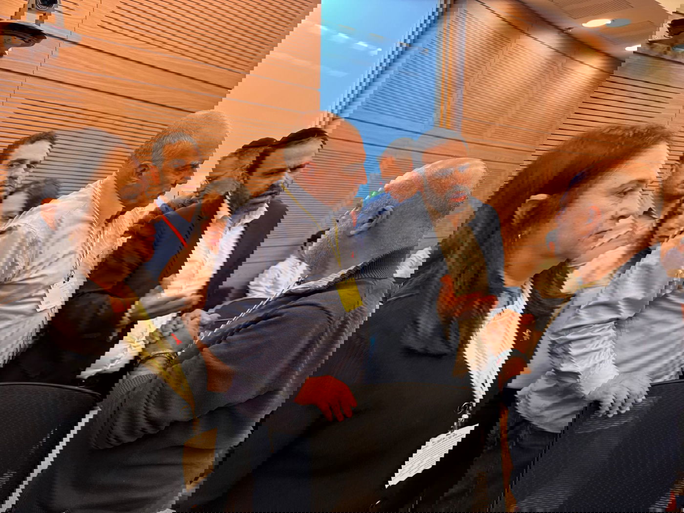 אזולאי עם נציגי המשפחות