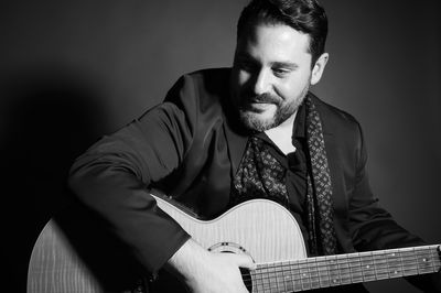 גד אלבז בסינגל חדש לכבוד ירושלים: "משערייך"