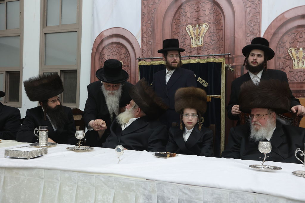 שמחת הבר מצווה לנכדי האדמורי"ם מקוסוב ויז'ניץ - סאסוב