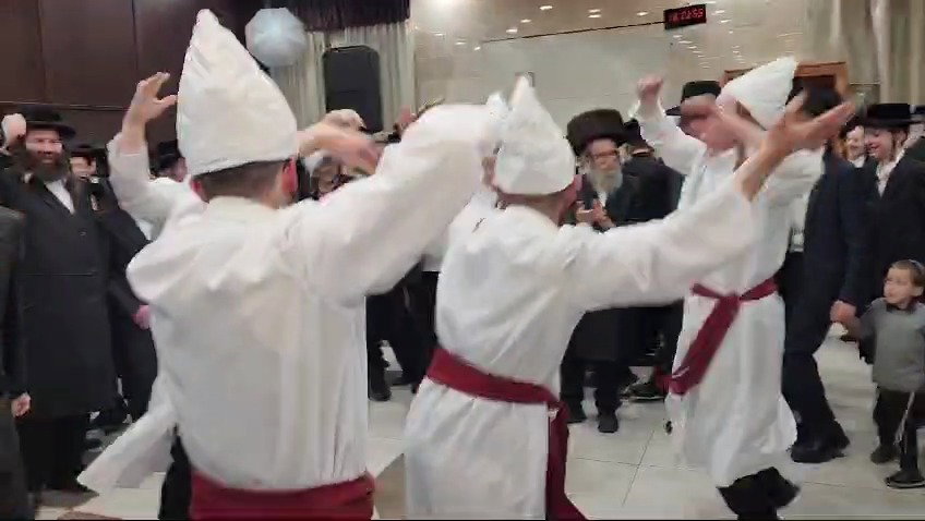 הכנסת ספר תורה לישיבת קרלין