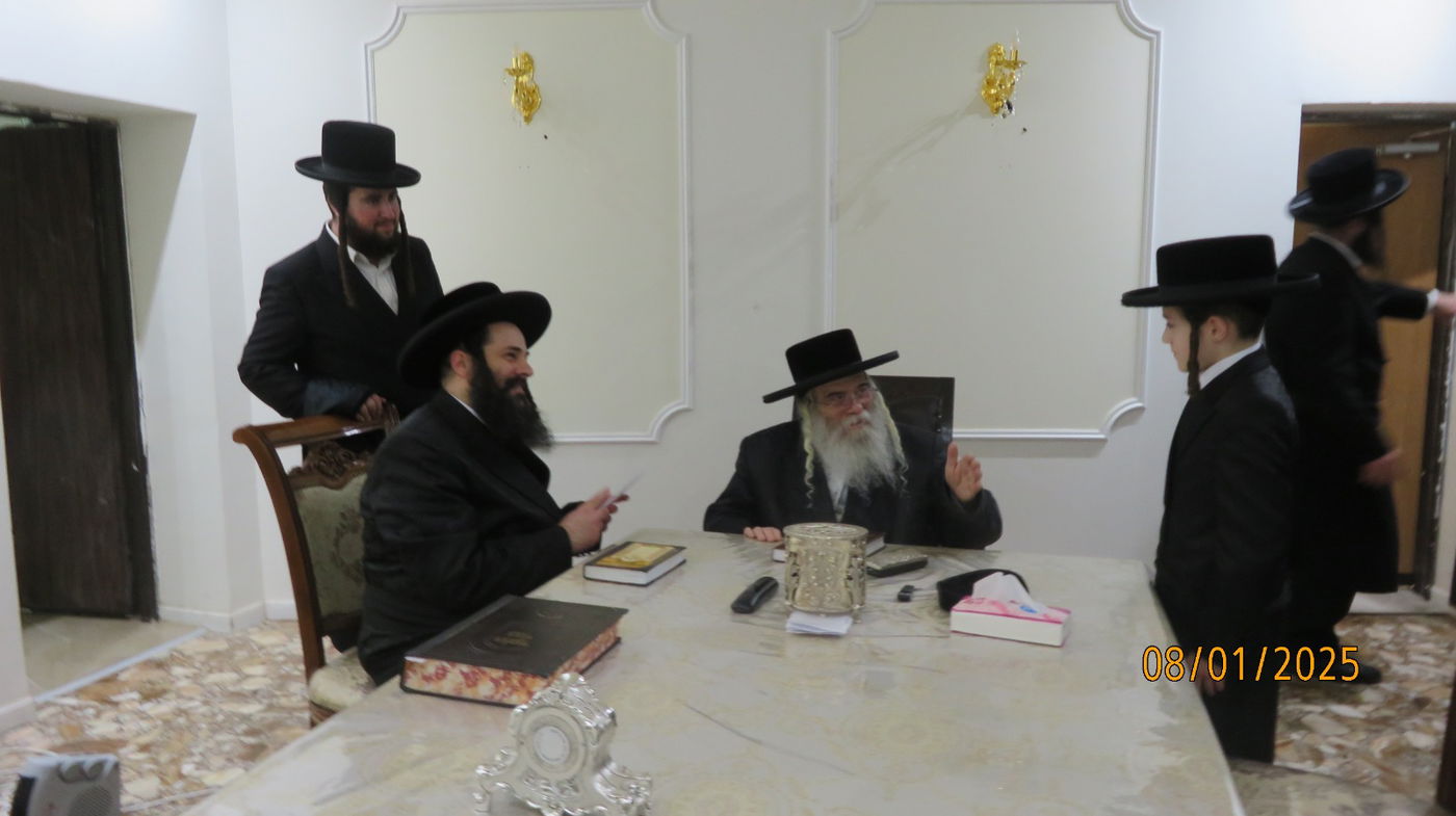 הרה"צ רבי דוד רוזנבוים בבתי אדמורי"ם ורבנים