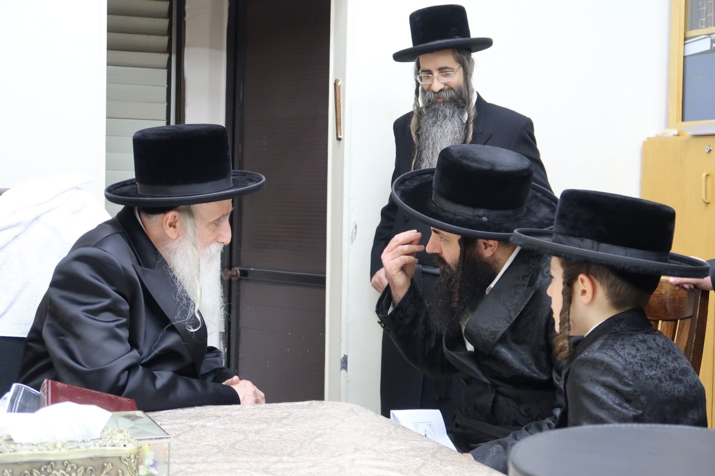 הרה"צ רבי דוד רוזנבוים בבתי אדמורי"ם ורבנים