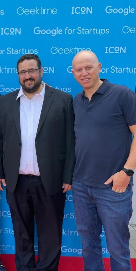 יובל פסוב, מנהל תוכנית הסטארטאפים של גוגל בישראל, באירוע מאיץ הסטארטאפים של קמא-טק