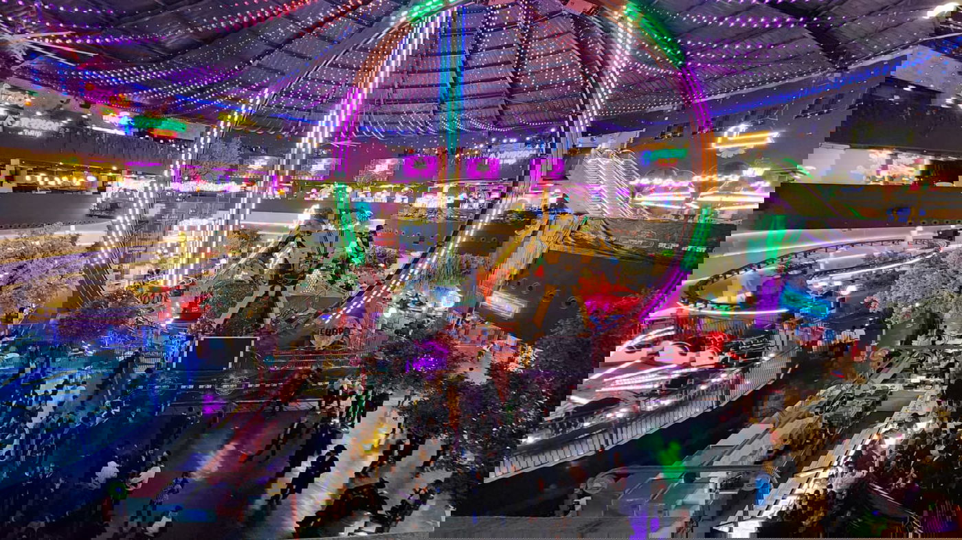 מעמד הדלקת נר חמישי בראשות הגר"ש גלאי יחד עם אלפי היתומים