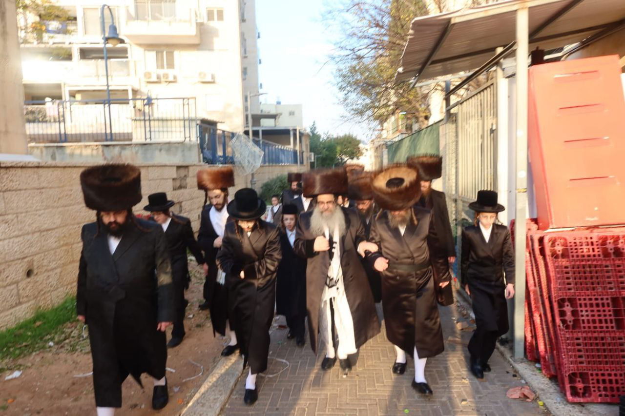 שבת אופריף לבן האדמו"ר מנדבורנה אלעד