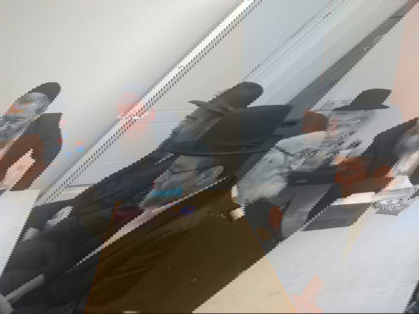 ניחום אבלים אצל הגאון רבי מאיר צבי ברגמן