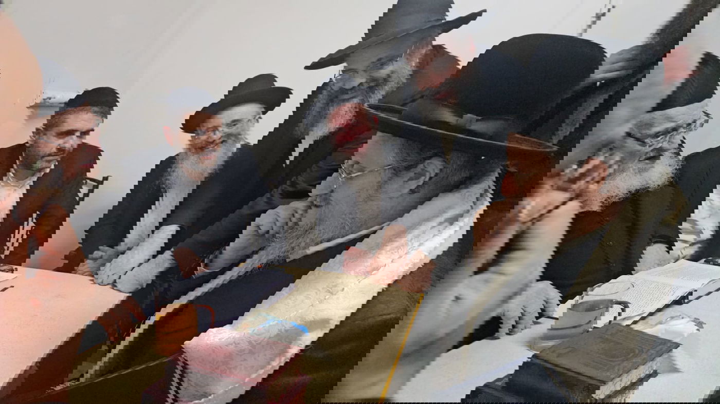 ניחום אבלים אצל הגאון רבי מאיר צבי ברגמן