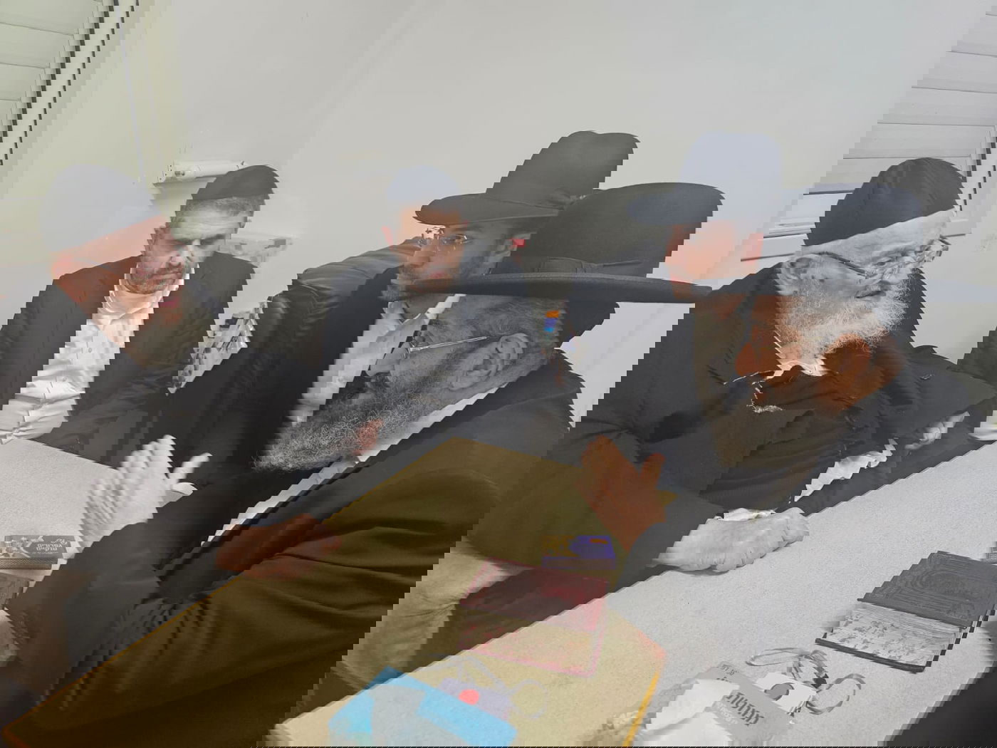 ניחום אבלים אצל הגאון רבי מאיר צבי ברגמן