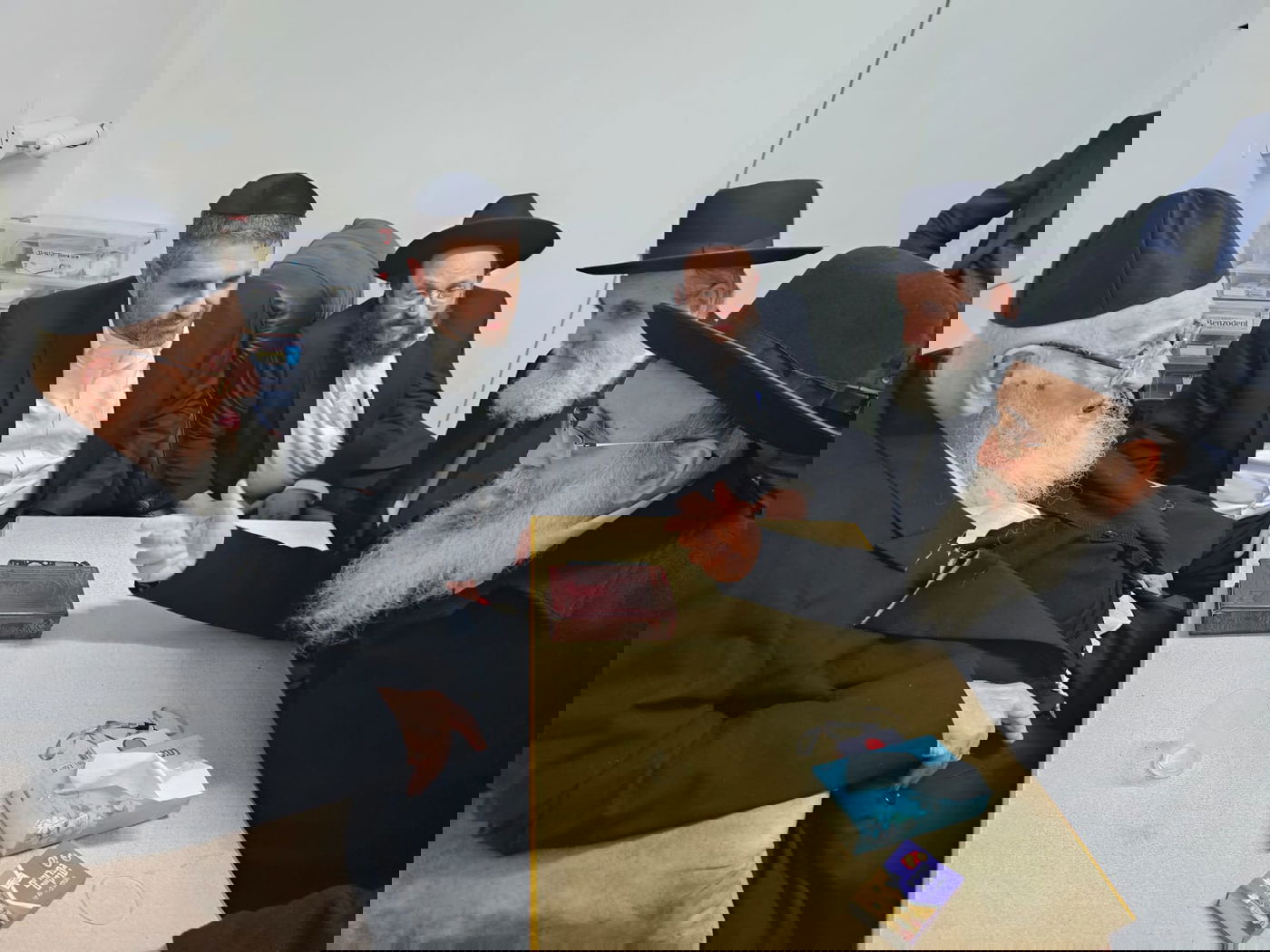 ניחום אבלים אצל הגאון רבי מאיר צבי ברגמן