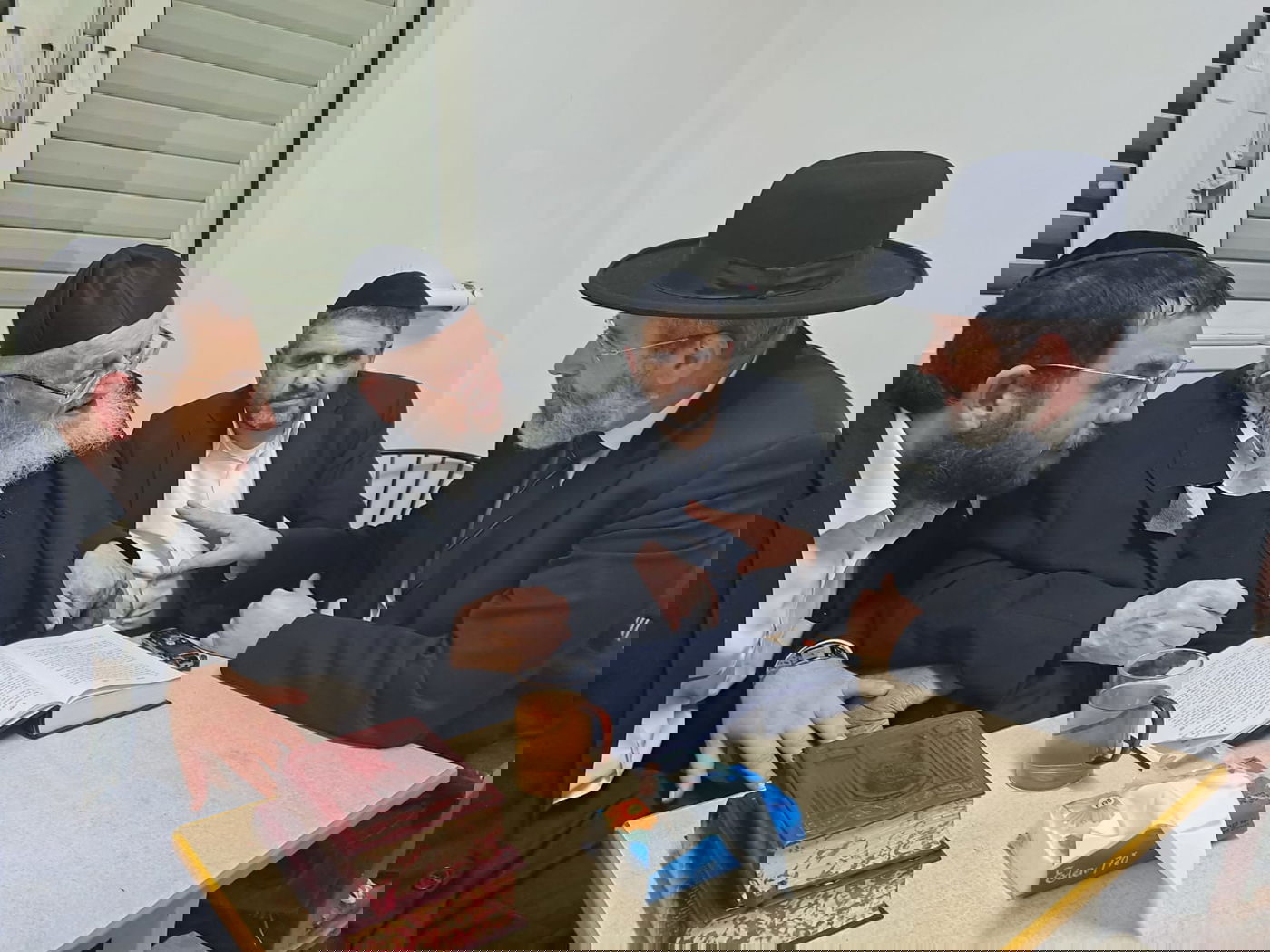 ניחום אבלים אצל הגאון רבי מאיר צבי ברגמן