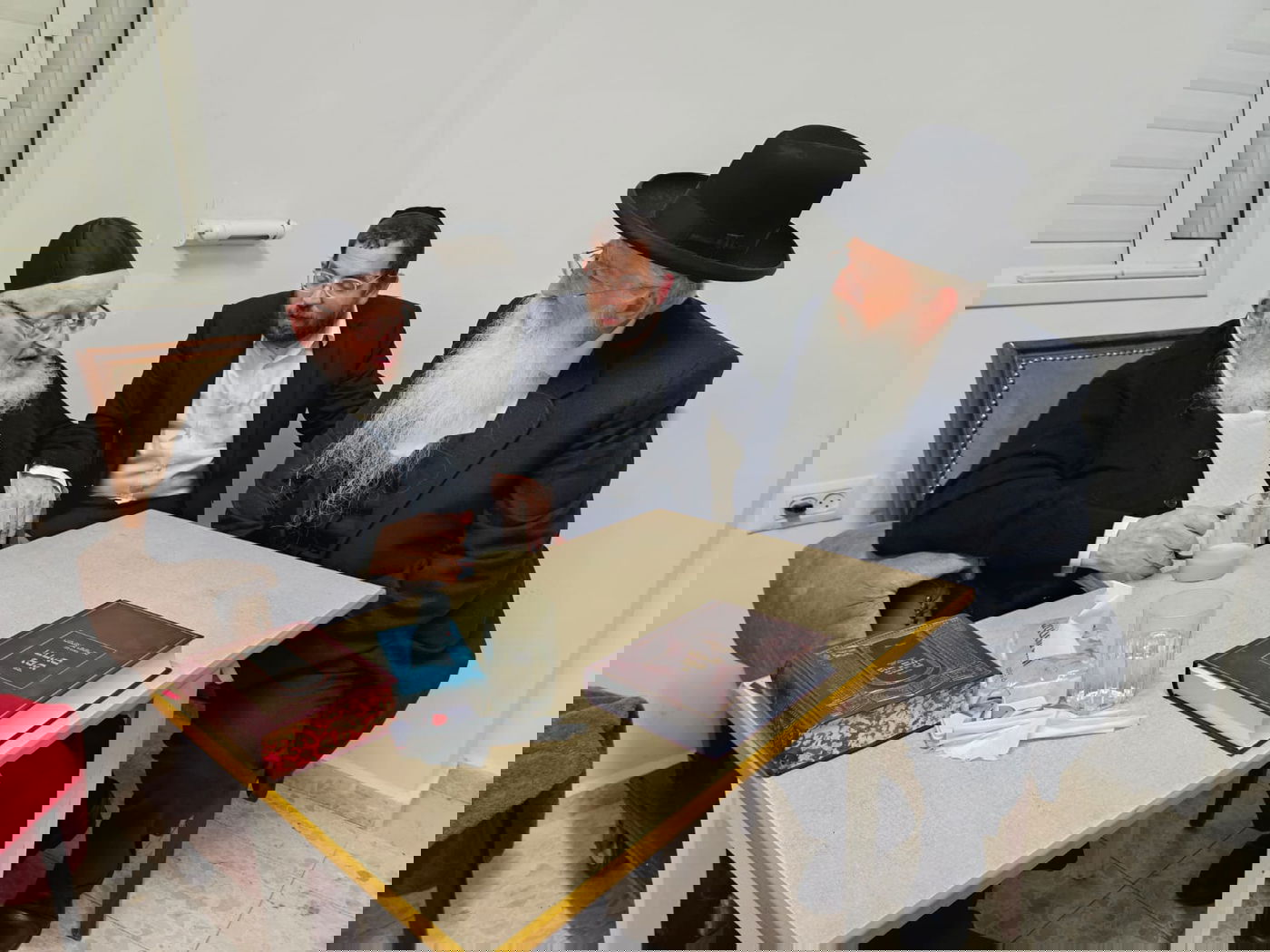 ניחום אבלים אצל הגאון רבי מאיר צבי ברגמן