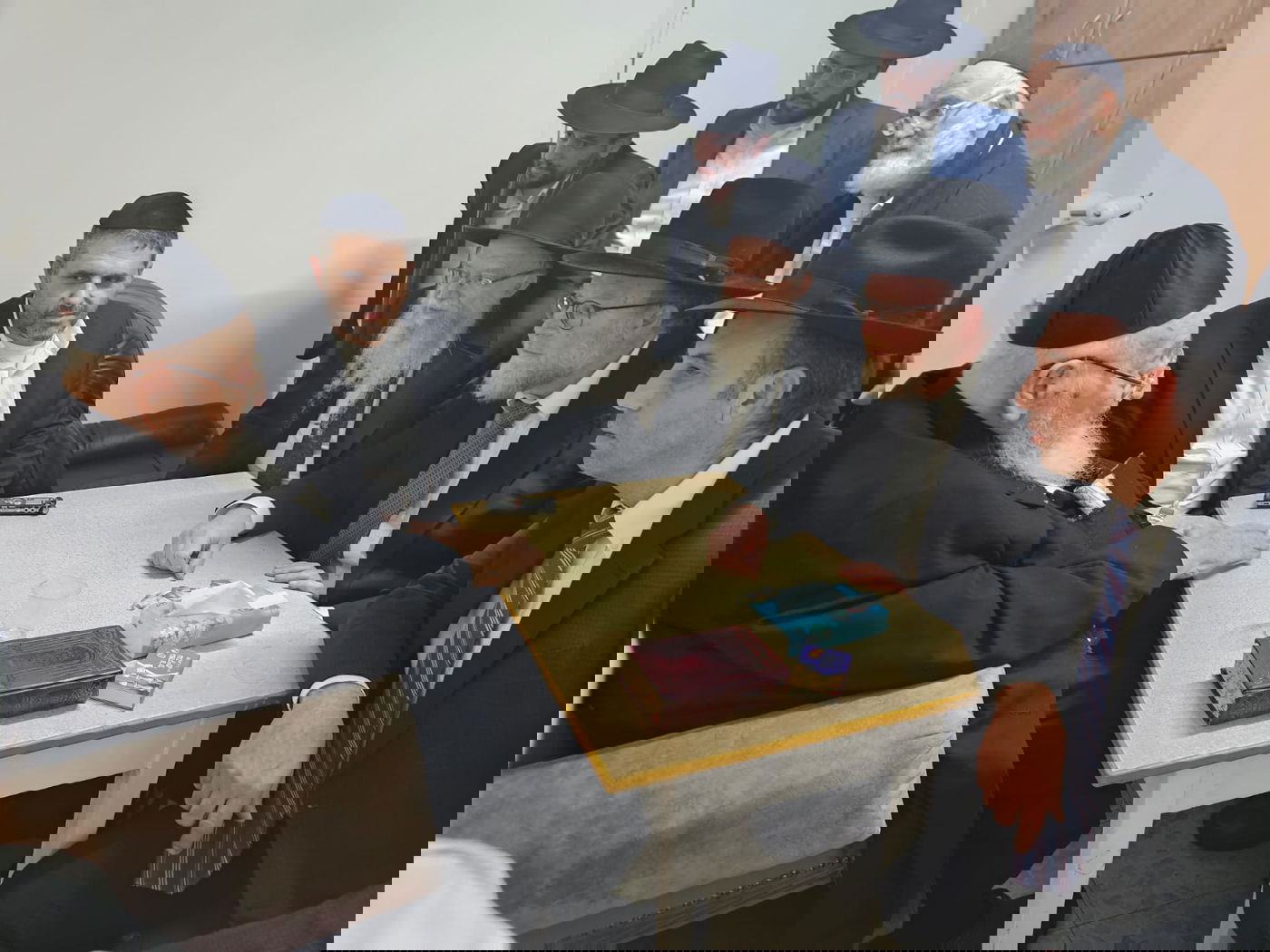 ניחום אבלים אצל הגאון רבי מאיר צבי ברגמן