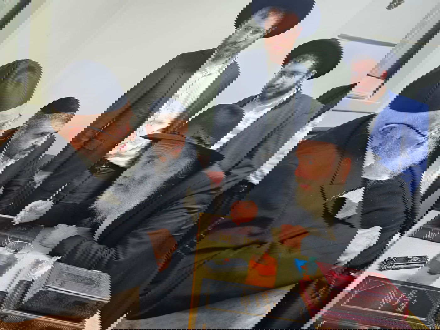 ניחום אבלים אצל הגאון רבי מאיר צבי ברגמן