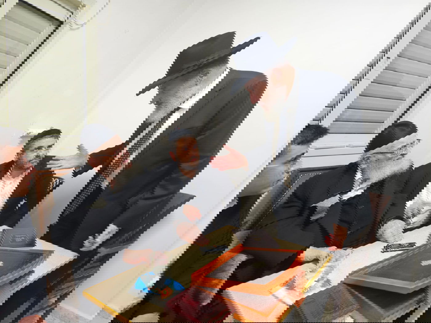 ניחום אבלים אצל הגאון רבי מאיר צבי ברגמן