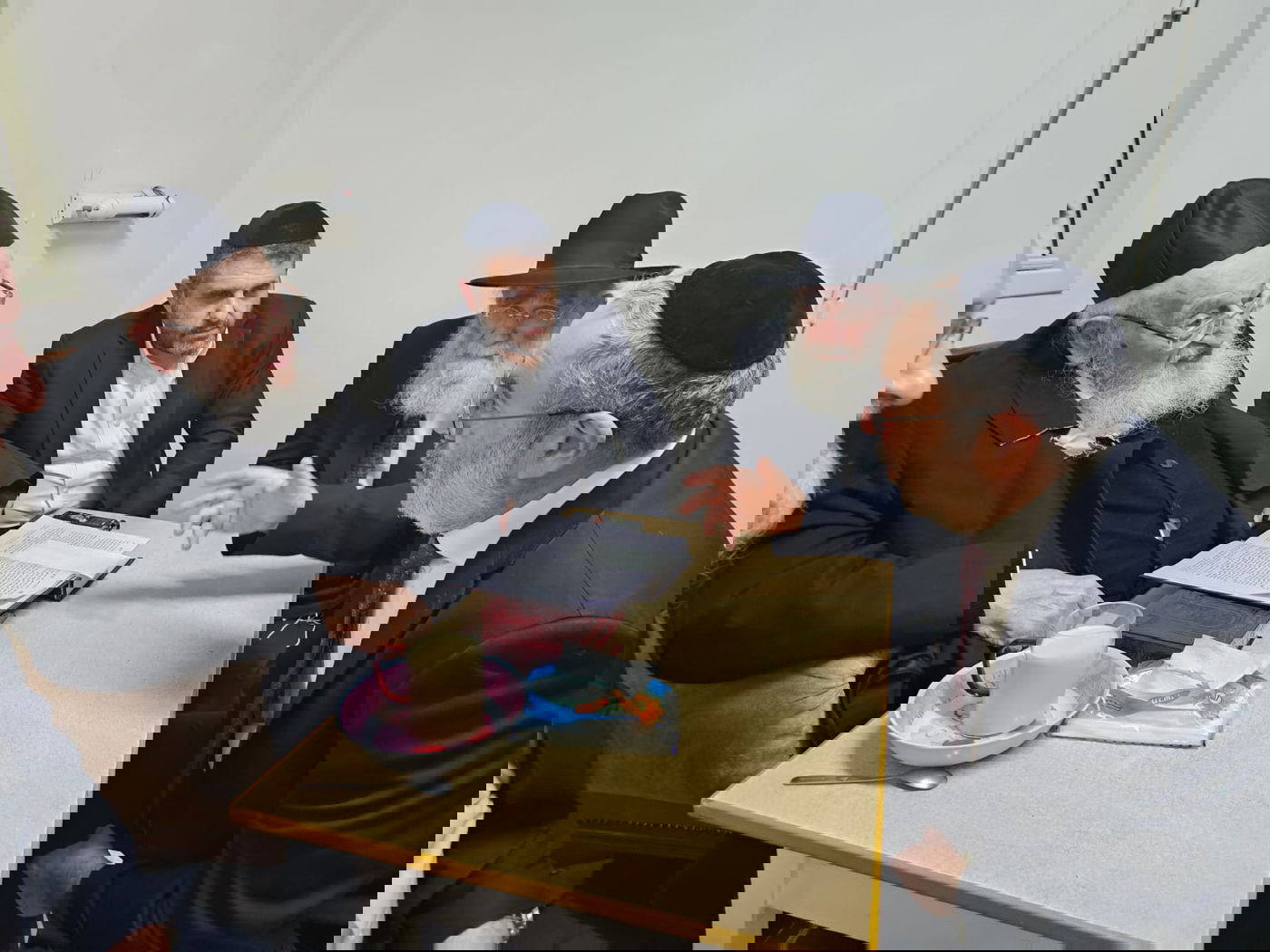 ניחום אבלים אצל הגאון רבי מאיר צבי ברגמן